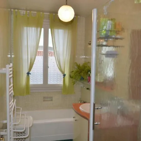 Confortable A Avec Balcon, Wifi Et Parking Prive - Fr-1-742-505 Appartement Aurillac