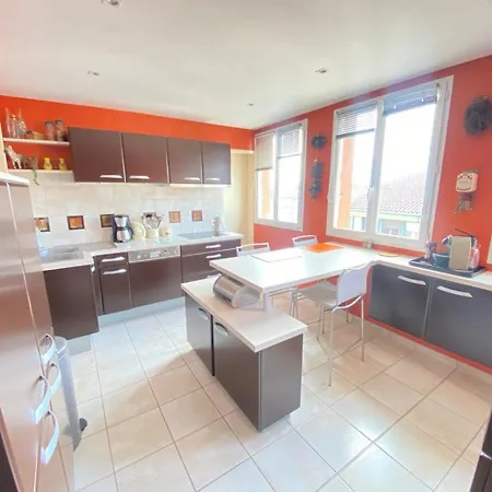 Confortable A Avec Balcon, Wifi Et Parking Prive - Fr-1-742-505 * Aurillac