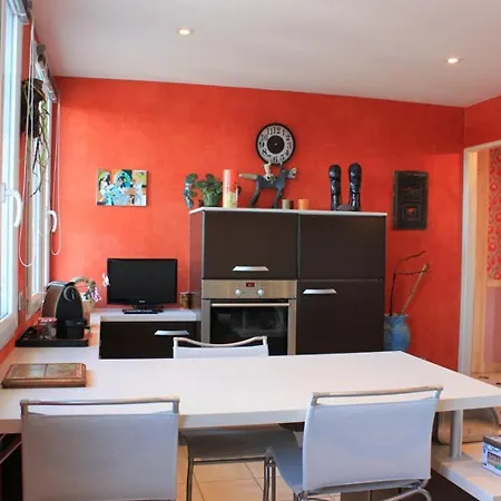 Confortable A Avec Balcon, Wifi Et Parking Prive - Fr-1-742-505 * Aurillac